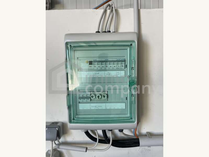 Lager mit Freifläche Bergland: Stromverteiler Stromverteiler