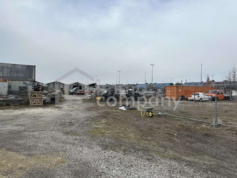 Gewerbefläche hinten