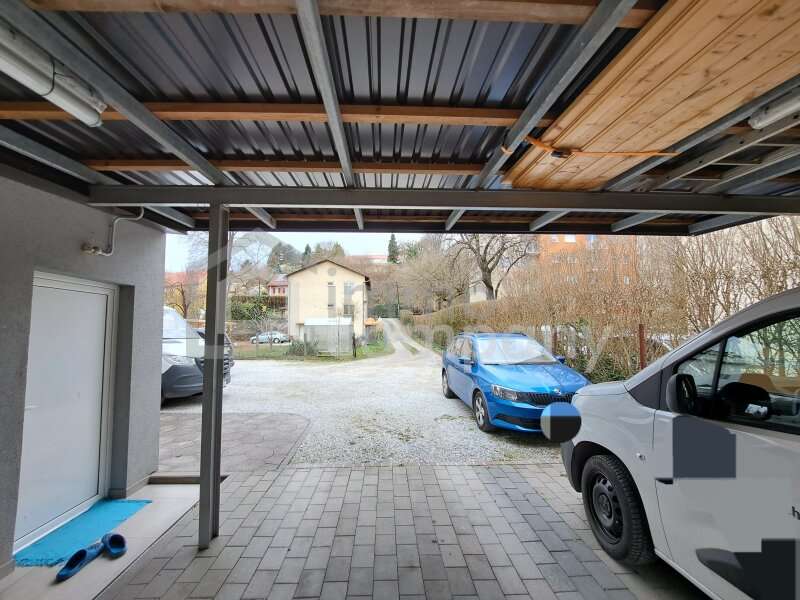 2 Besucher Parkplätze