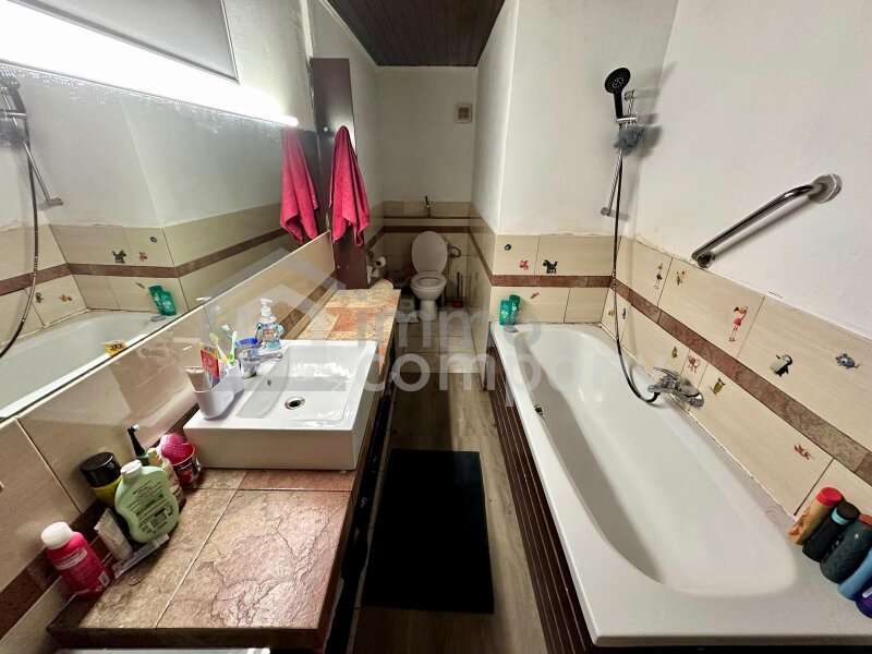 Einfamilienhaus Herzogbirbaum: Badezimmer Badezimmer