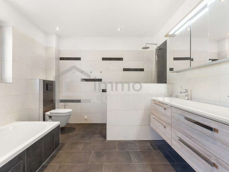 Doppelhaushälfte Himberg: OG_Badezimmer OG_Badezimmer