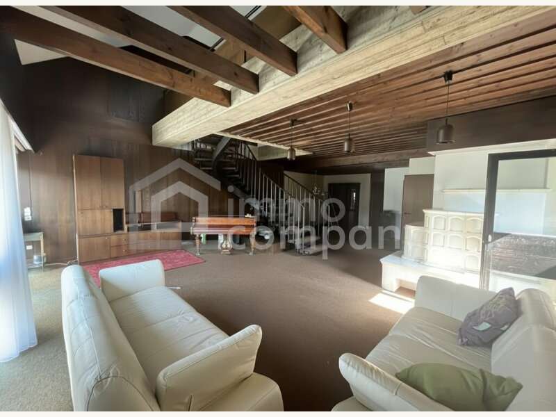 Wohnzimmer mit Kachelofen