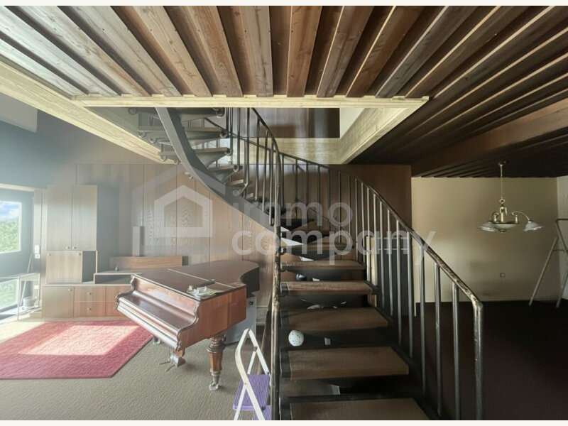 Wohnzimmer mit Klavier