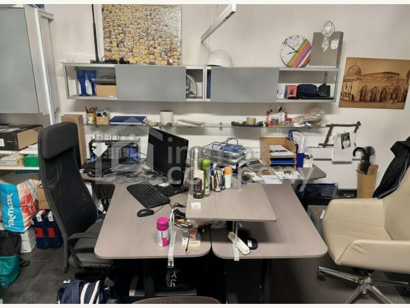 Mehrfamilienhaus Artstetten: Büro Büro