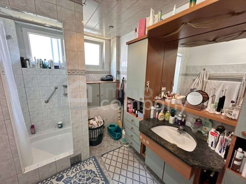 Haus Strasshof an der Nordbahn: Badezimmer Badezimmer
