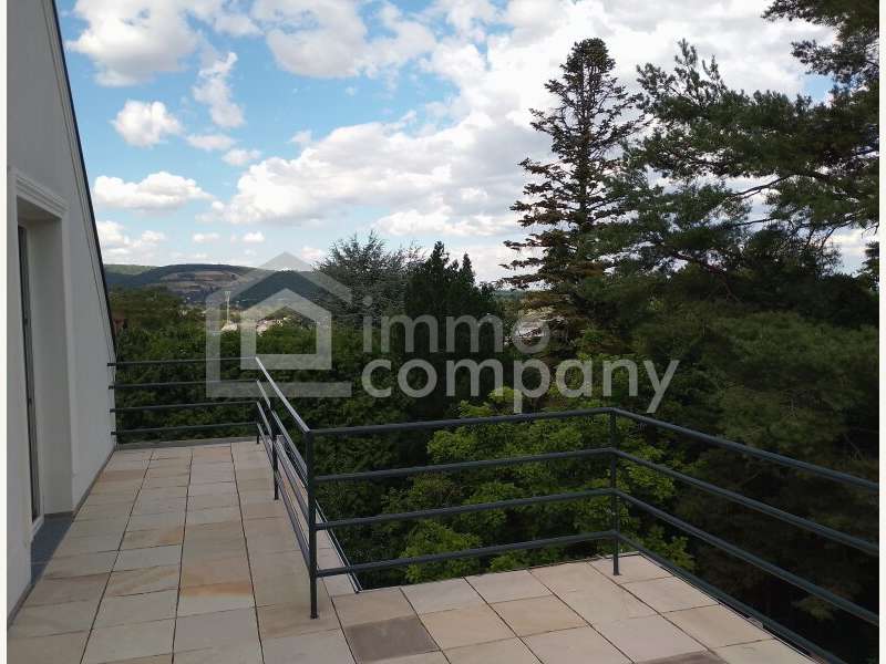 Villa Klosterneuburg: Balkon mit Blick auf den Bisamberg Balkon mit Blick auf den Bisamberg