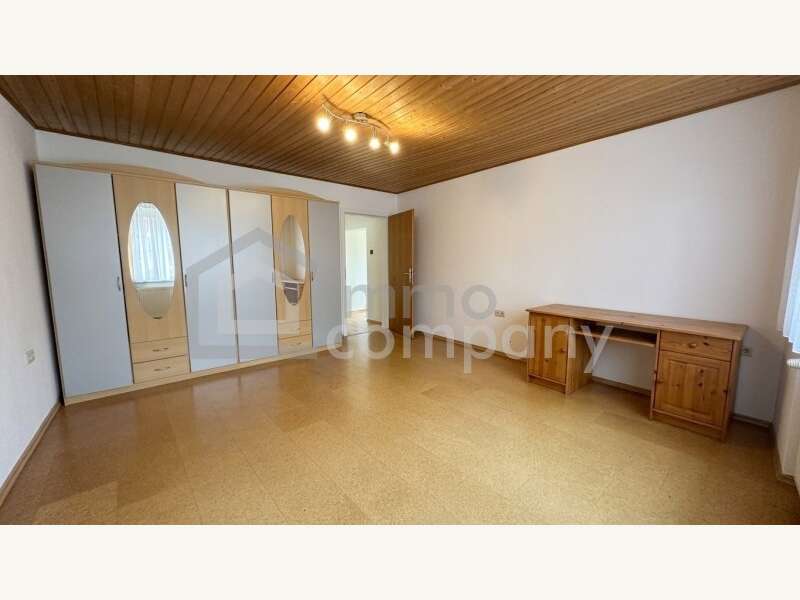 Mehrfamilienhaus Penk: Zimmer 3 im EG (unrenoviert) Zimmer 3 im EG (unrenoviert)