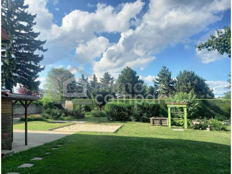 Haus Engelhartstetten: schöner großer Garten schöner großer Garten