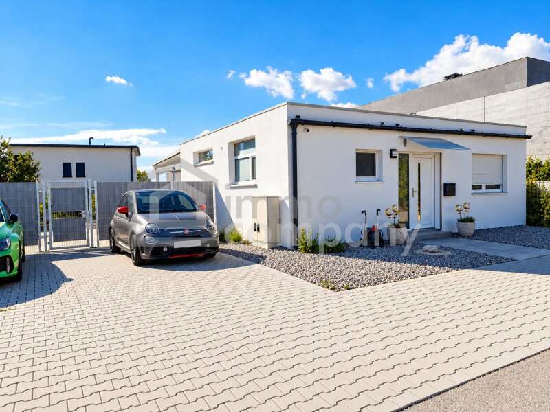 Haus Parndorf: Gepflegtes, modernes Haus mit drei PKW-Stellplätzen Gepflegtes, modernes Haus mit drei PKW-Stellplätzen