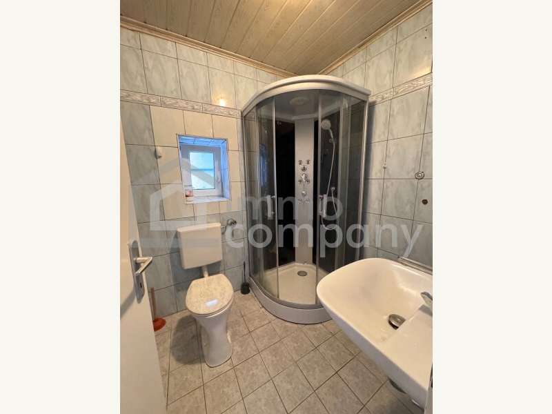 Einfamilienhaus Groß-Schweinbarth: Badezimmer / wc 1 Badezimmer / wc 1