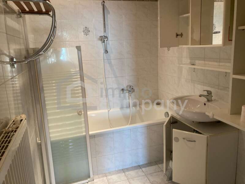 Badezimmer mit Badewanne