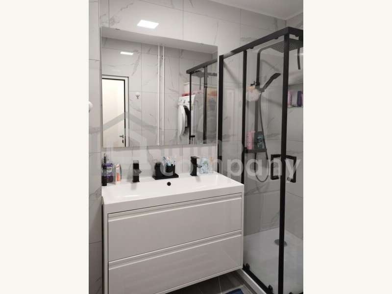 Badezimmer mit Dusche