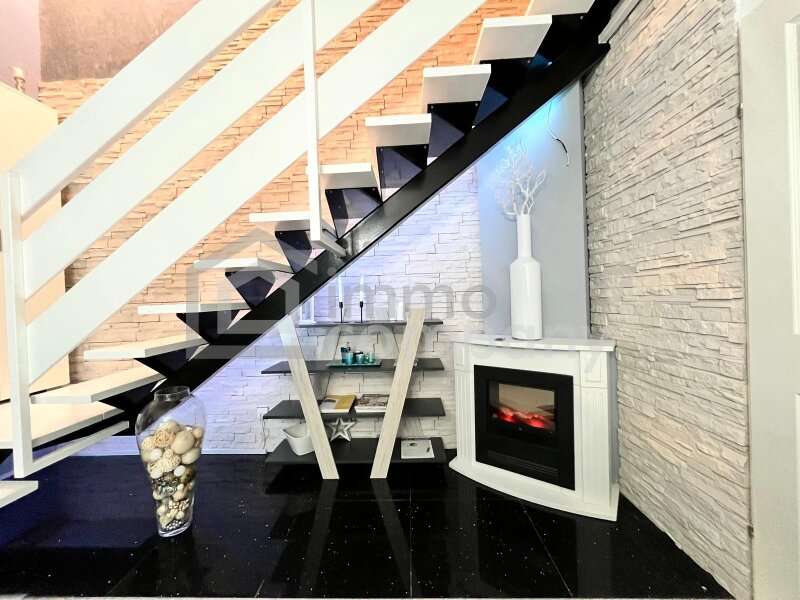 Kamin mit Beleuchtung