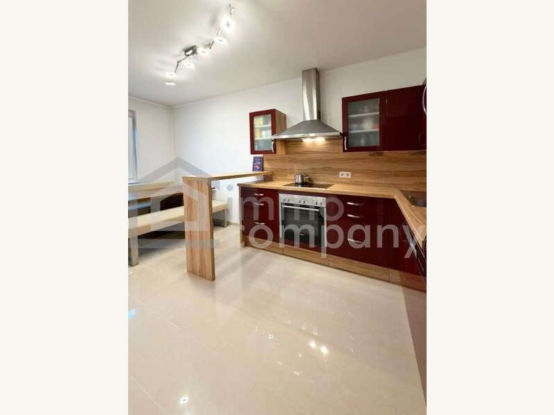 Küche mit gemütlichem Essplatz