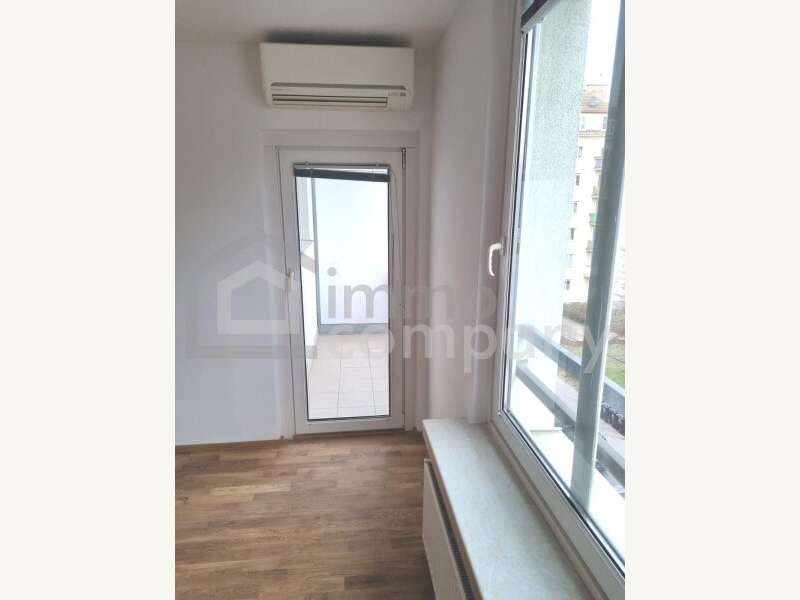 Zimmer 1 mit Blick zu Balkon