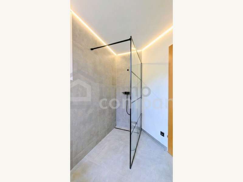 Dachgeschosswohnung Vandans: Dusche Dusche