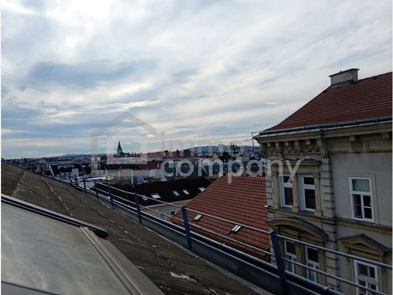 Dachgeschosswohnung Wien: Blick Westseite nach Süden Blick Westseite nach Süden