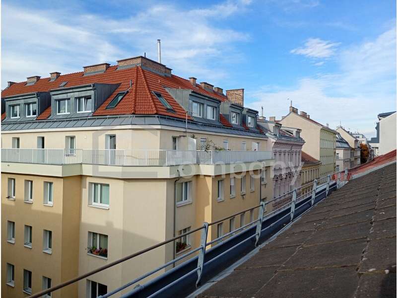 Dachgeschosswohnung Wien: Blick Westseite nach Norden Blick Westseite nach Norden