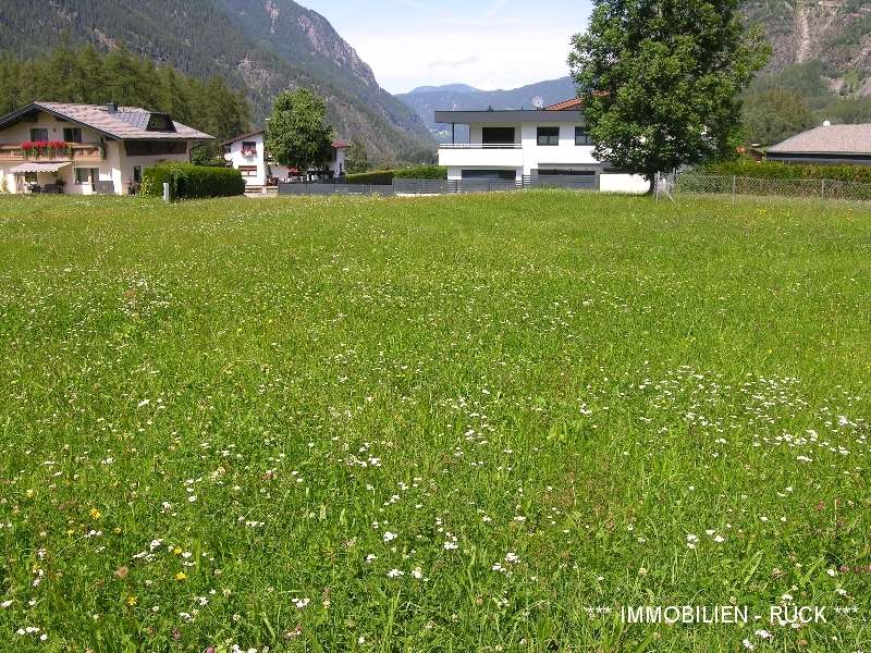 Photo_Homepage_02_Baugrundstueck_bzw_Baugrundstuecke_in_Umhausen_2021