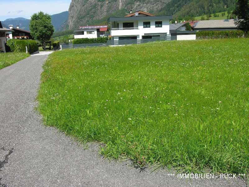 Photo_Homepage_04_Baugrundstueck_bzw_Baugrundstuecke_in_Umhausen_2021