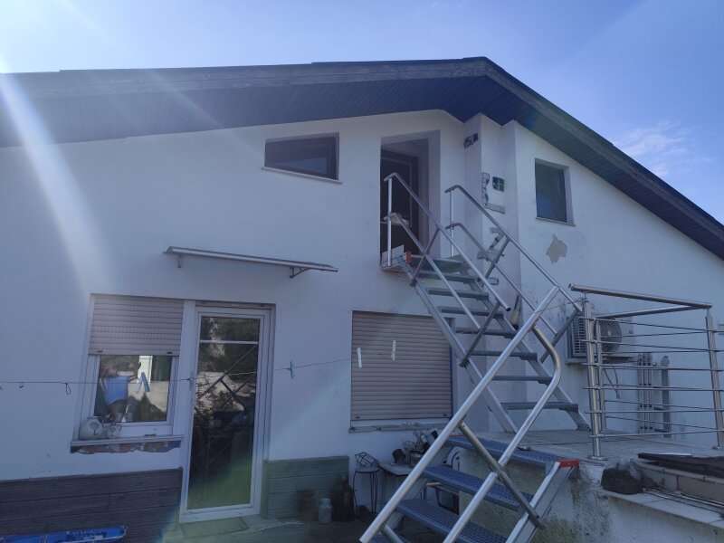 Aufgang zur Mansarde (aussen)