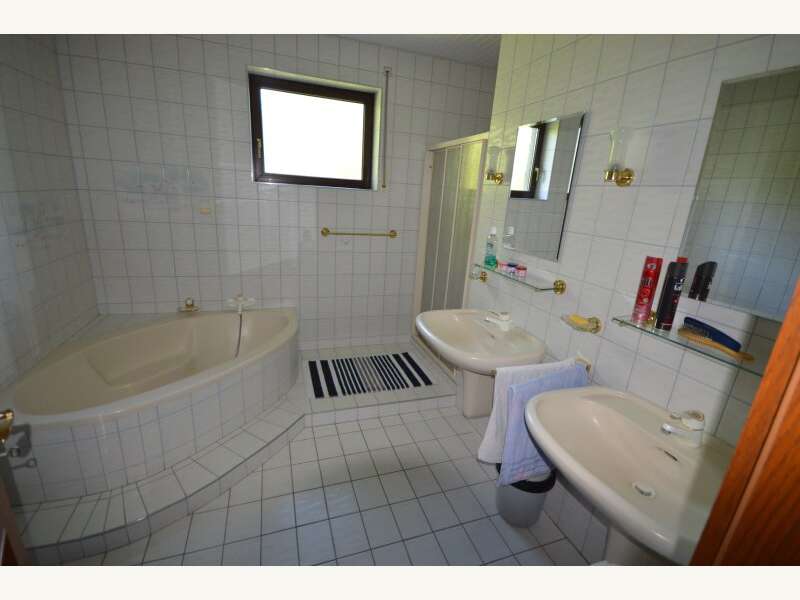 Einfamilienhaus Markt Neuhodis: Bad Bad