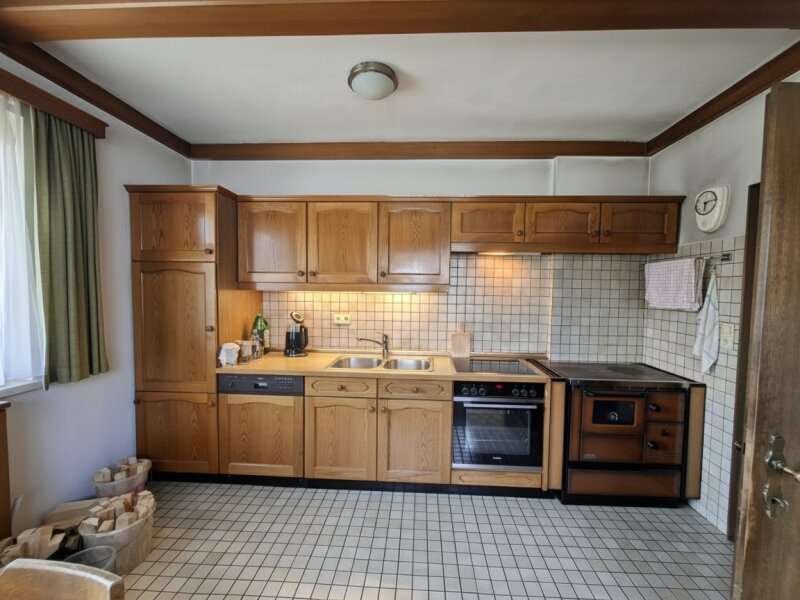 15922-Küche mit Tischherd