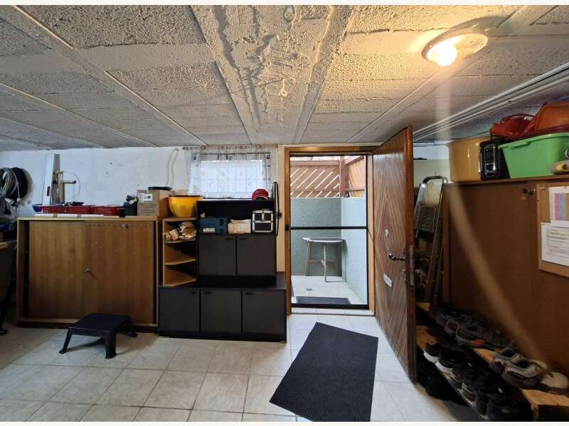 15923-Keller mit Ausgang