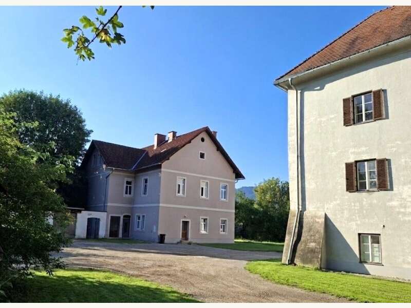 Schloss Sankt Lorenzen im Mürztal: 15927-Parkflächen im Hof 15927-Parkflächen im Hof