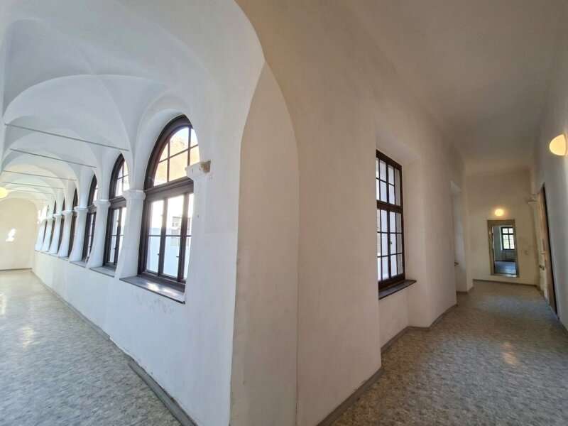 Schloss Sankt Lorenzen im Mürztal: 15927-Vierseitiger Galeriegang über dem Innenhof 15927-Vierseitiger Galeriegang über dem Innenhof
