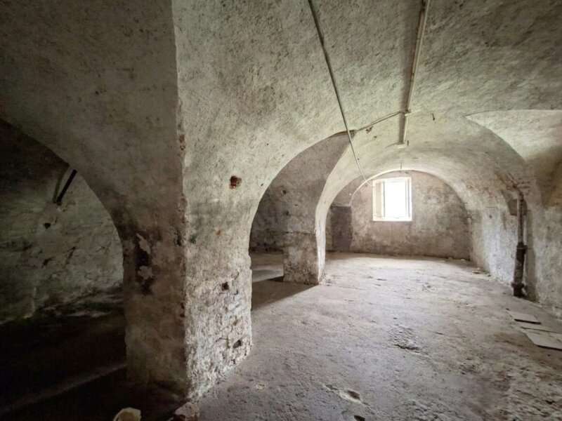 Schloss Sankt Lorenzen im Mürztal: 15927-Gewölbekeller 15927-Gewölbekeller