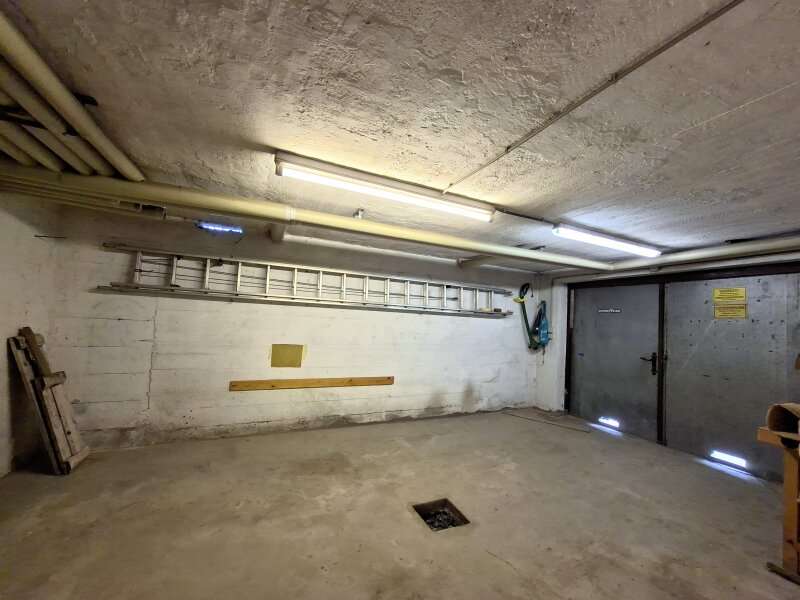 26748-Garage