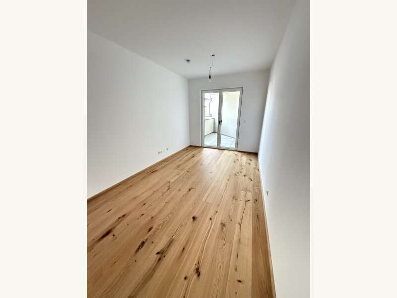 Schlafzimmer+Ausgang kl.Terrasse